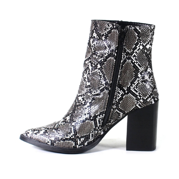 Diva true tiger spots booties size 7M color Black and Grey - Picture 1 of 4